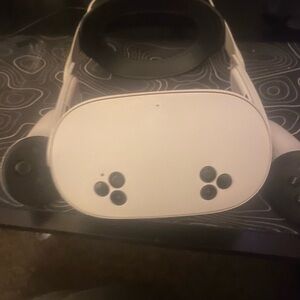 Quest 3s White VR Headset - Standalone VR Headset